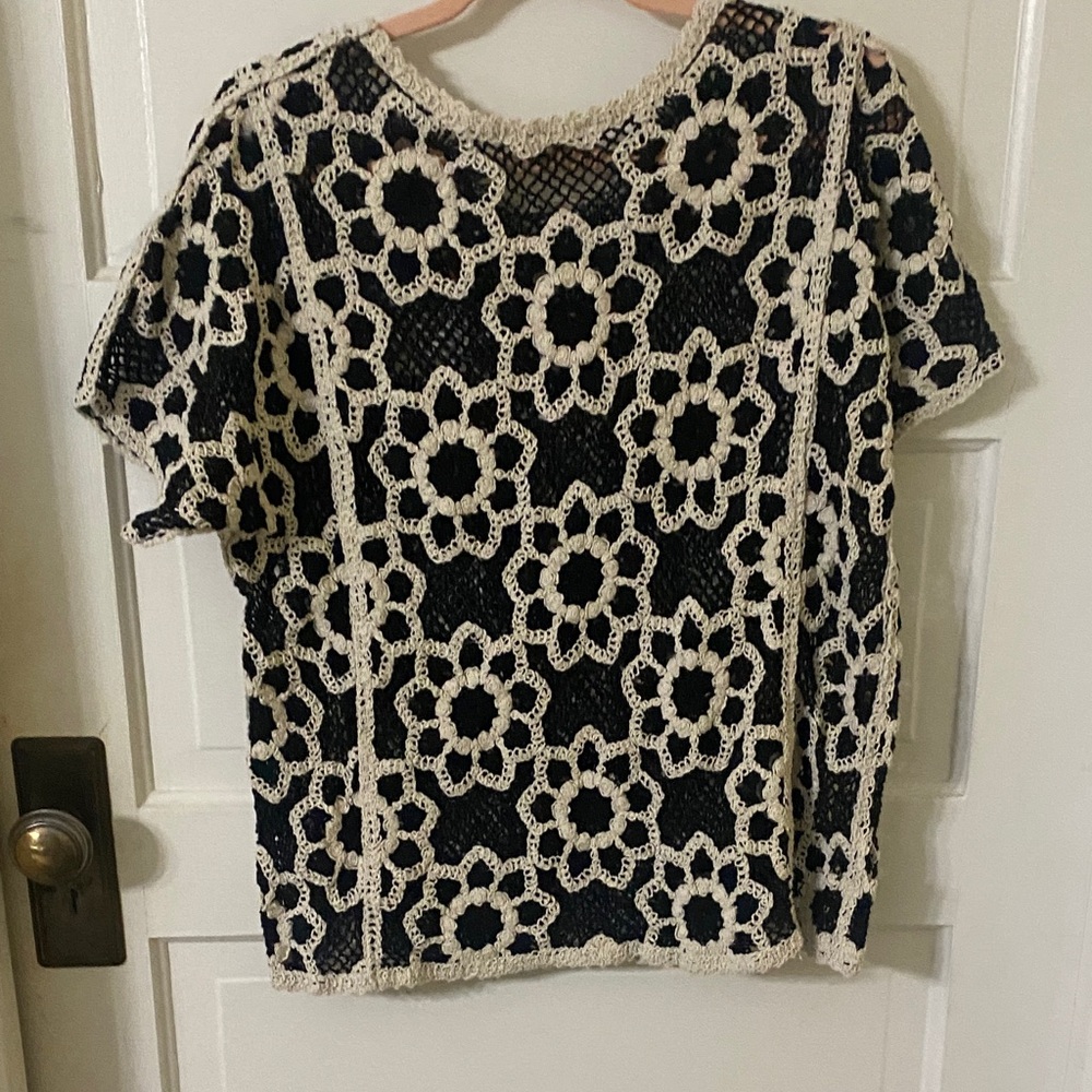 POL Black and Cream Floral Crochet Short-Sleeve Top - Picture 4 of 9